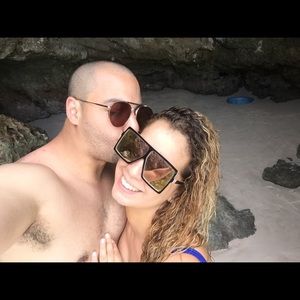 Meet your Posher, Chrisel